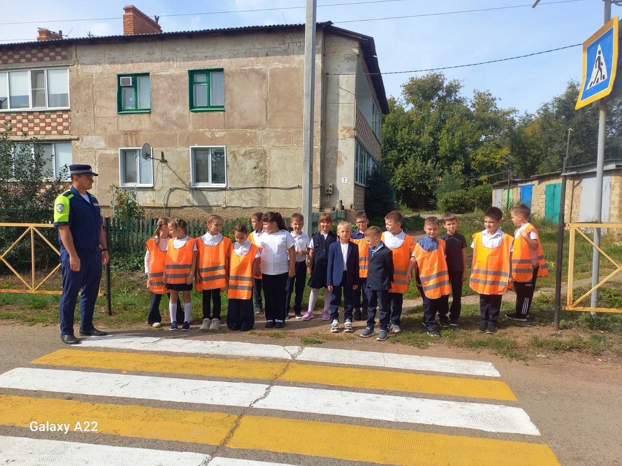 Правила дорожные детям знать положено!.